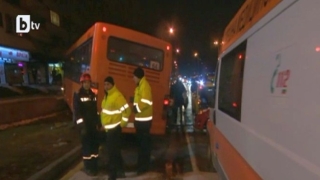 Нападнаха с бокс шофьор на автобус в София