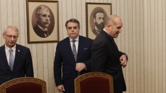Радев няма да излиза със своя партия на предсрочния вот?