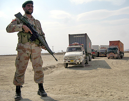 Пакистан отряза US доставките към Афганистан