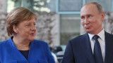  Меркел предлага помощ за одобрение на Sputnik V в Европейски Съюз 