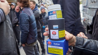 Русия разкритикува Канада за легализирането на марихуаната което влезе в