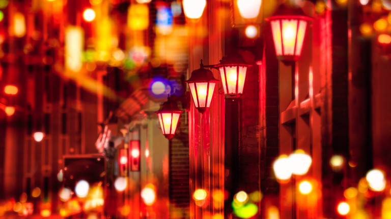 Партията на Марин льо Пен иска да отвори отново публичните домове във Франция