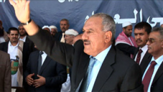Салех обеща на US посланика, че предава власта