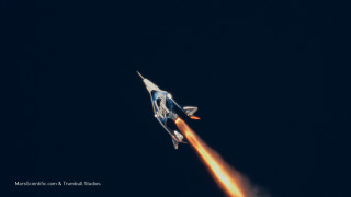 Virgin Galactic с която милиардерът Ричард Брансън извърши суборбитален полет