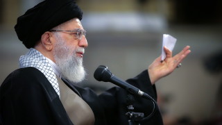 Аятолах Али Хаменей е подписал освобождаването или намаляването на присъдите