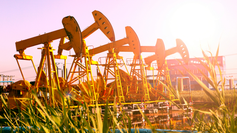 Цените на петрола записаха спад след 3 дни на подем
