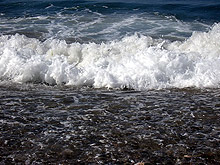 Рекордни вълни на бургаския плаж 