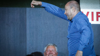 Константин Папазов изгледа на живо двубоя за Суперкупата при който