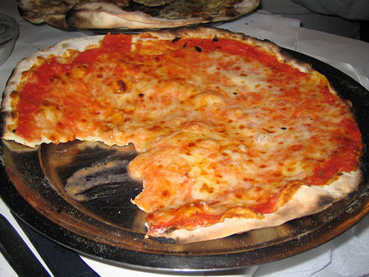 Пицата, която днес познаваме, идва от Неапол
