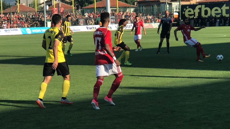 Офанзивен футболист на ЦСКА гори за Левски