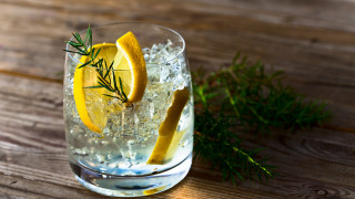 Джинът е любима напитка на британците но какво е той