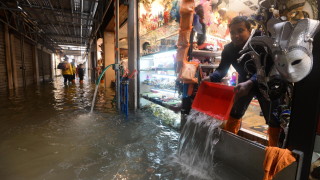 70 от Венеция е наводнена като водата достига до 149