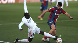 Защитникът на Реал Мадрид Ферлан Менди е аут от