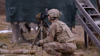 България трябва да има смесен тип армия наборна и