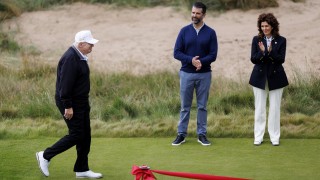 Президентът на САЩ Доналд Тръмп официално откри ново голф игрище