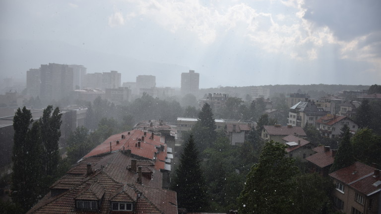 Дъжд и гръмотевици в източната част на страната