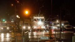 Кола се взриви пред полицейски участък край Белфаст