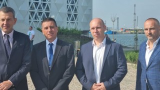 Транспортният министър "за" признаването на моряците за ключови работници