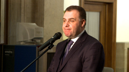 Министър Найденов пита, колегата му Ангелов знае