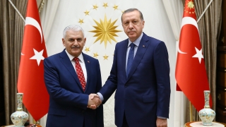 Новият премиер на Турция спечели вот на доверие в парламента