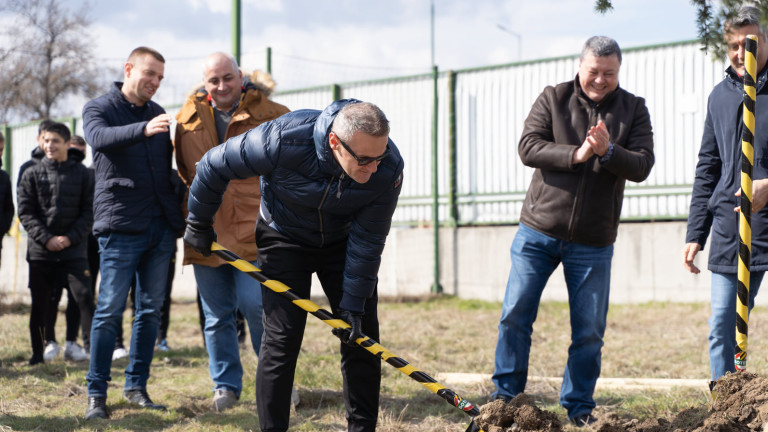 Направиха първа копка на парк "110 години Ботев Пловдив"