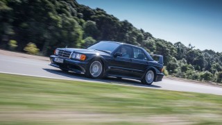 Още от ранните години на автомобилизма производителите използват моторния спорт