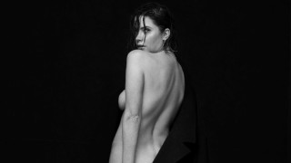 Познаваме и харесваме Ашли Бенсън най вече от участието ѝ в сериала Малки