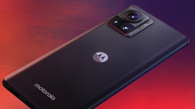 През август Motorola представи първия в света смартфон с 200-мегапикселова