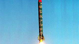 Пакистан отговори на Индия с изпитание на ракета