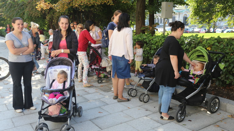Отварят пак е-системата за детските градини в София - родителите да си поправят грешките