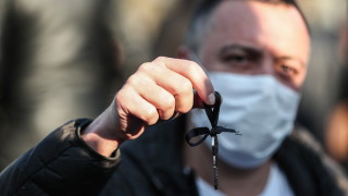 в събота съобщи за 30 103 новозаразени сред които и