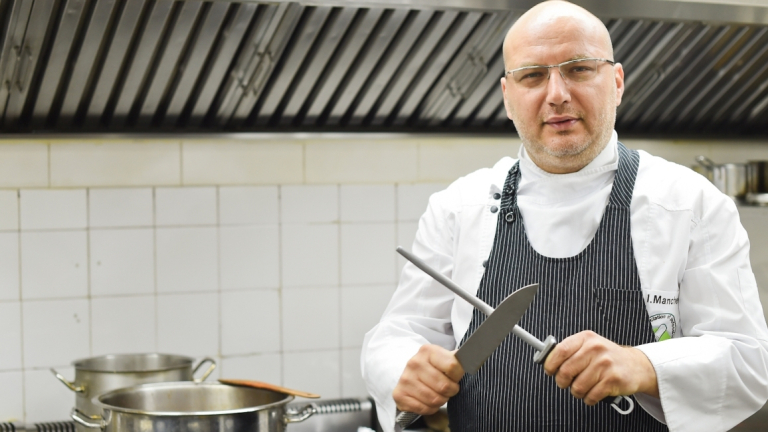 „Кошмари в кухнята” отплава към Варна, за да спаси потъващ ресторант