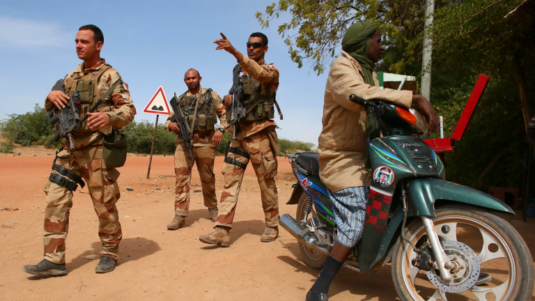 При една от най-кървавите операции на джихадистите в Мали са