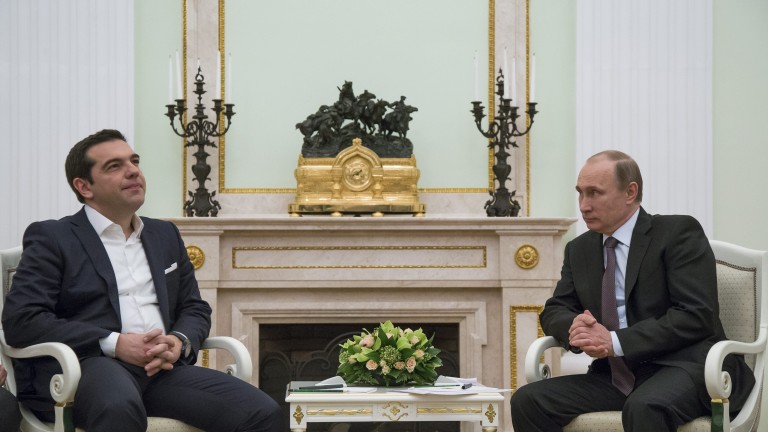 Гърция гони двама дипломати на Русия