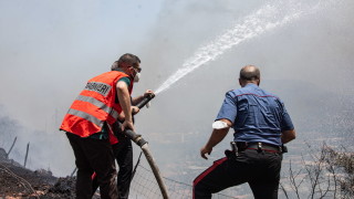 Горски пожари опустошиха Южният италиански остров Сицилия убивайки трима докато
