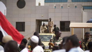 Председателят на преходния военен съвет на Судан Ауад бин Ауф