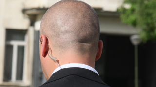 Петима политици от представени в парламента партии са охранявани от