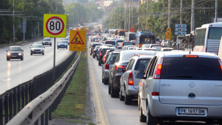 Верижна катастрофа блокира "Цариградско шосе" 
