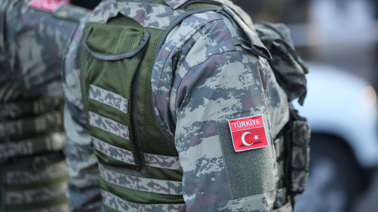 Турска военна техника преминава през България
