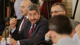 Съпредседателят на Демократична България Христо Иванов заяви пред журналисти че