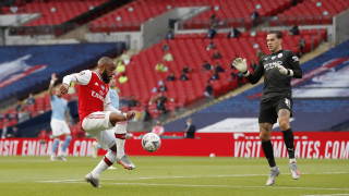 Арсенал - Манчестър Сити 2:0, два гола за Обамеянг