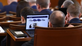 Енергийна комисия се обедини сутринта на извънредно заседание за проект