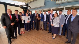 Американският посланик в България Херо Мустафа обиколи българо американския проект Ветроенергиен