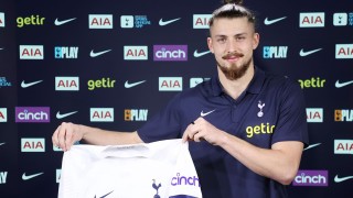 Тотнъм официално обяви трансфера на централния бранител Раду Драгушин който