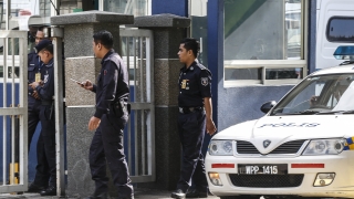 Полицията в Малайзия разследва случай на алкохолно отравяне при който