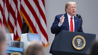Президентът на САЩ Доналд Тръмп рязко прекъсна брифинг след гаден
