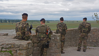 Франция може да приведе в бойна готовност около 1500 военнослужещи