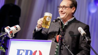 Австрия забранява забрадките в детските градини и началните училища