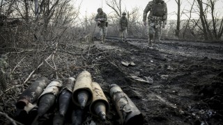 Загинали и ранени след удар в Донецка област