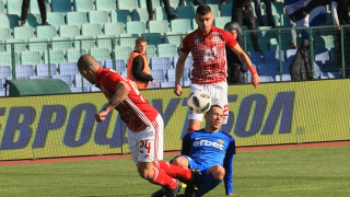 13 души са били задържани преди по време на и